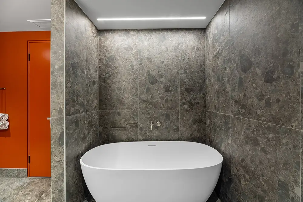 Deluxe Signature Suite Bath