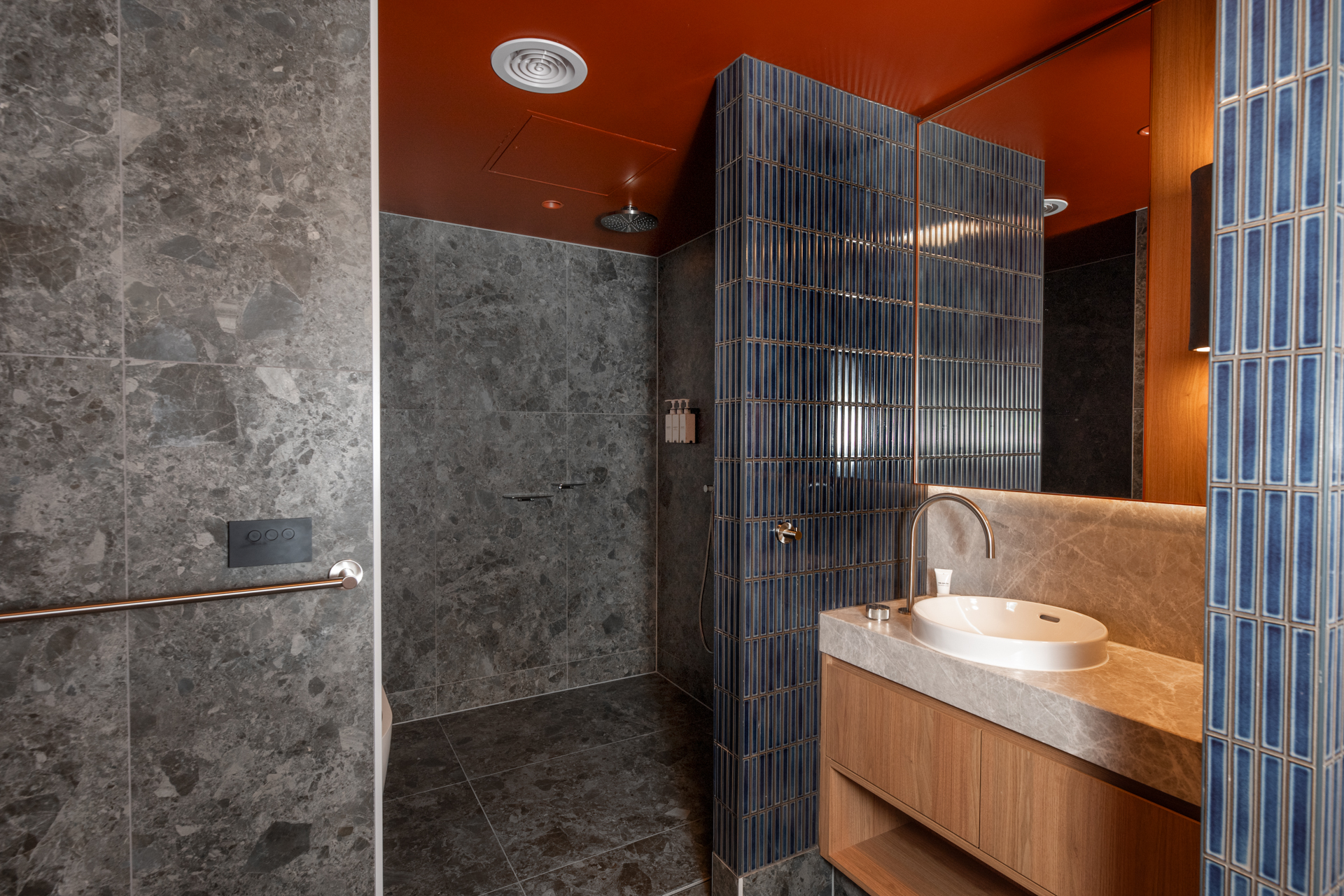 Premier_Corner_Suite-8